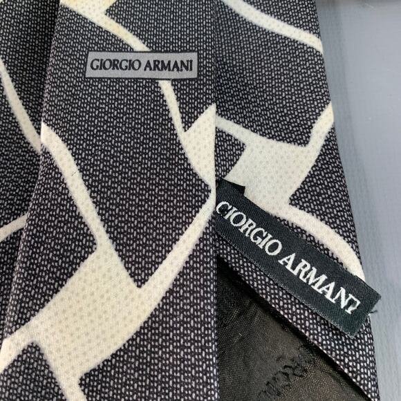 GIORGIO ARMANI One Size Black White Abstract Silk Tie - Picture 5 of 7